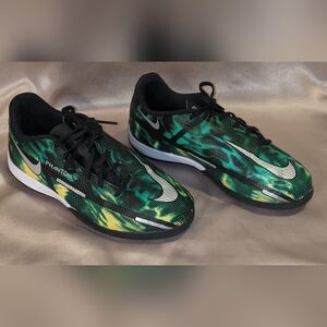 Nike Phantom Green Indoor Soccer Shoes Youth Size 4.5 Futsal Great Condition!